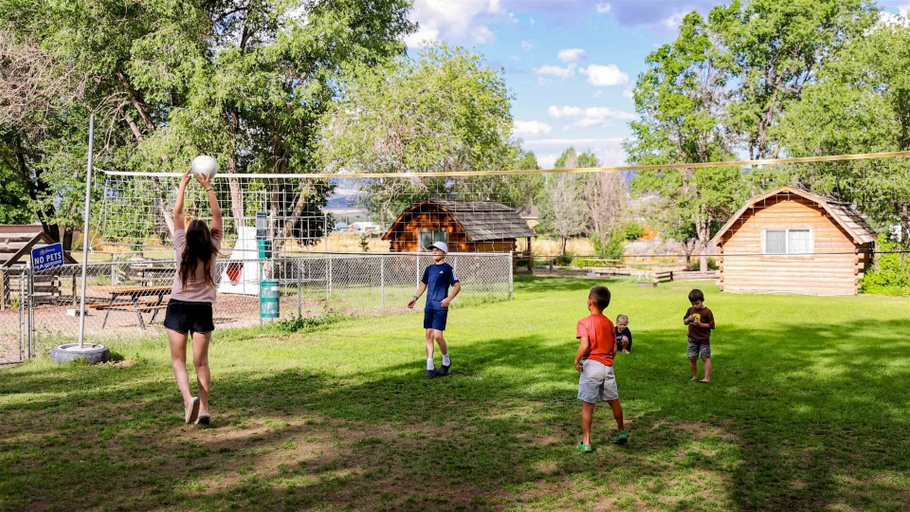 Sport court, Dixie Forest RV Resort, Garfield