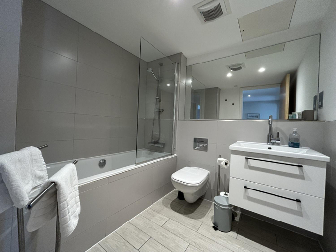 Bathroom 3, Tolbooth Apartments by Principal Apartments, Glasgow