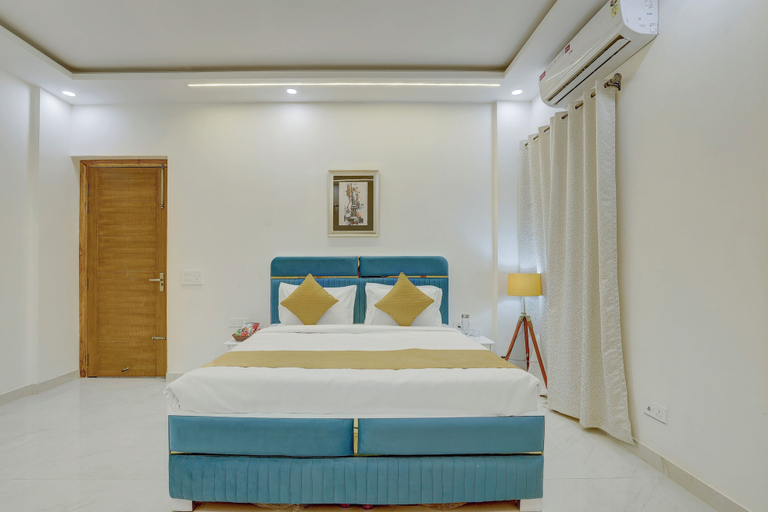 Room 2, Alaya Stays Freesia 3BHK Apartment, Gautam Buddha Nagar