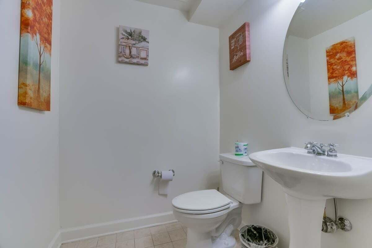Bathroom 4, Waterfront Baltimore 2br Furnished Apartment 2 Bedroom Apts by RedAwning, Baltimore
