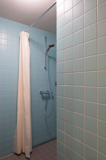 Bathroom 4, Saanen-Gstaad Youth Hostel, Saanen