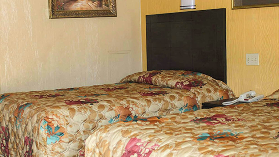 Bedroom 5, Charles Wesley Motor Lodge, McCurtain