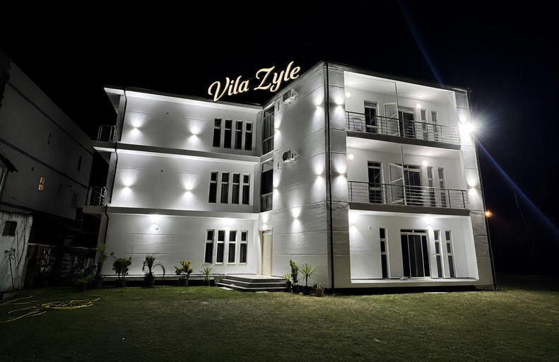 Exterior & Views