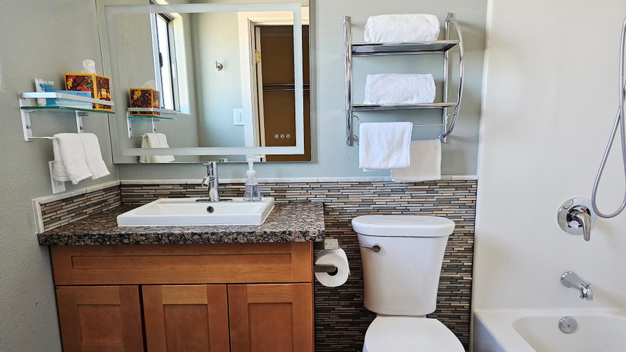 Bathroom 3, Magnuson Hotel Blythe, Riverside