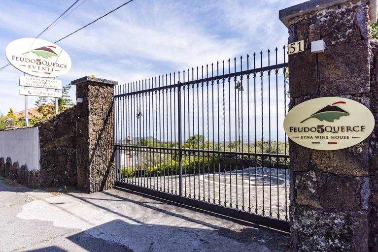 Room 4, Villa Etna Pool Seaview by Wonderful Italy, Catania