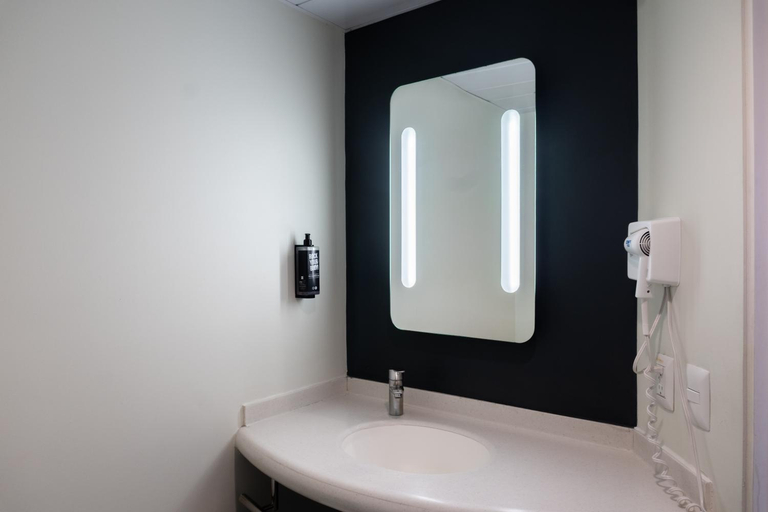 Bathroom 4, ibis México Alameda, Mexico City