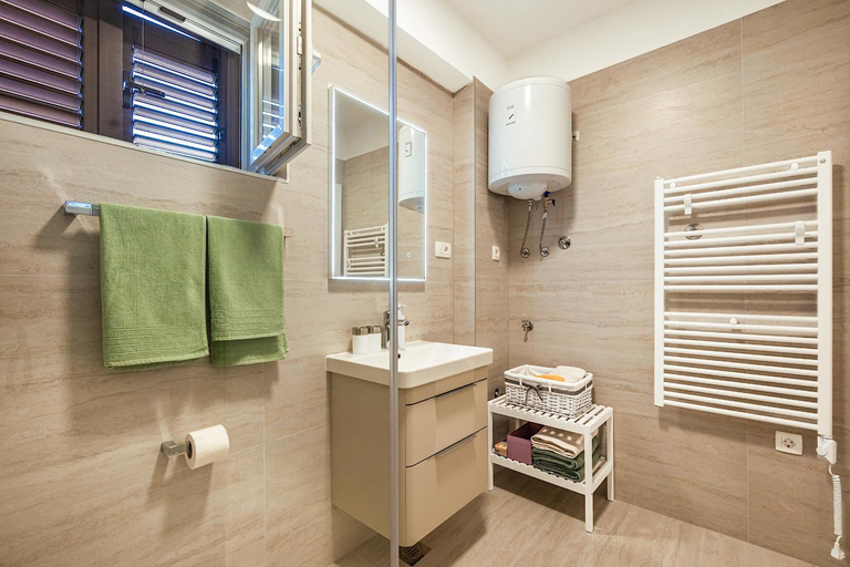 Bathroom 2, Rooms Feme, Trogir