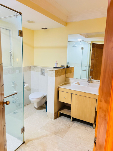 Bathroom 5, The Luxotic Suites, Gurgaon