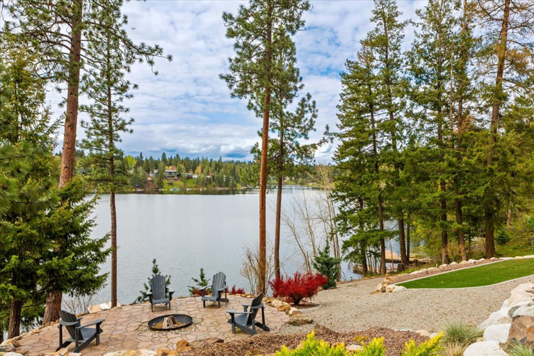 Room 3, Cabin With Hot Tub Lake Access Fire Pit, Kootenai