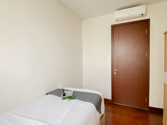 Bedroom 5, Serene and Spacious 3BR at Apartment Lucky Tower Residence By Travelio, Jakarta Barat