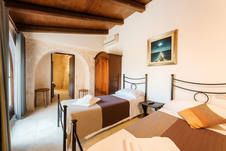 Room 4, TD Truly Trulli Gentle Breezes Across Olive Va.., Bari