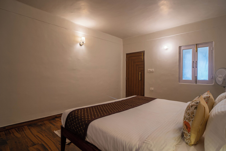 Room 3, Alaya Stays Headingly Suite Lake Facing, Nainital