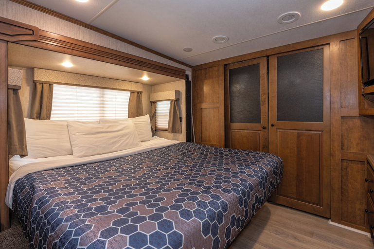 Bedroom 3, Far West RV Park and Cabins, Clallam
