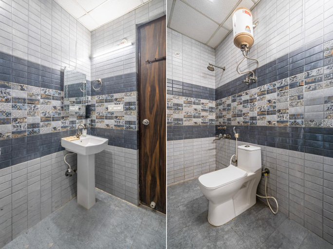 Bathroom 4, Treebo Modern Stays, Gautam Buddha Nagar