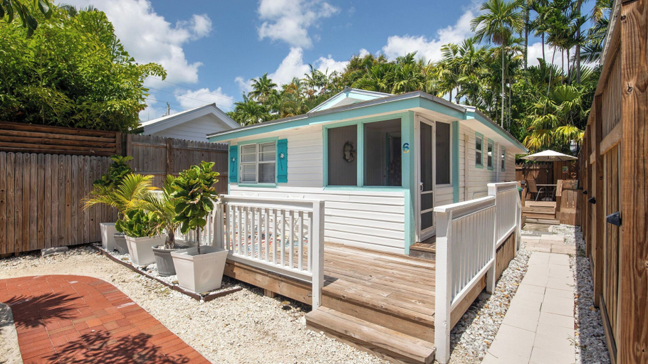 Interior 3, The Grinnell Cottage by Avantstay Shared Pool + Backyard Lounge Charming Cottage Steps to Waterfront Dining, Monroe