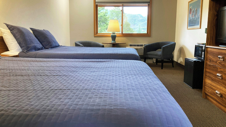 Bedroom 4, Big Horn Lodge, Grand