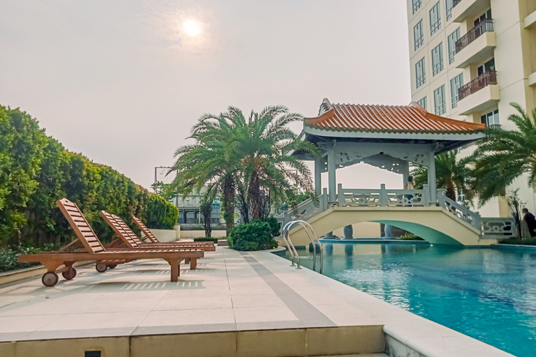 Swimming Pool 3, Serene and Spacious 3BR at Apartment Lucky Tower Residence By Travelio, Jakarta Barat