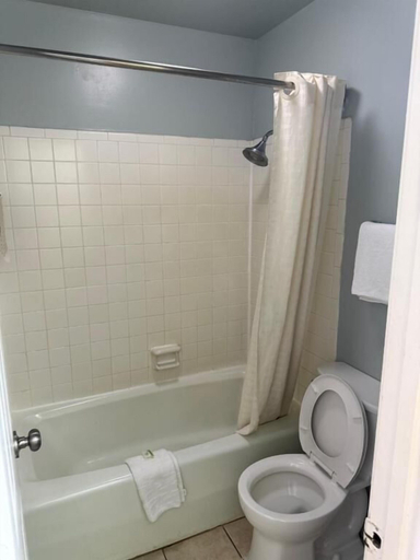 Bathroom 4, Liberty Inn, Covington