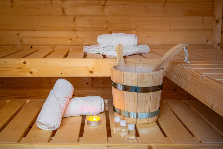 Room 3, Haltestelle Glauburg - Sauna Whirlpool, Wetteraukreis