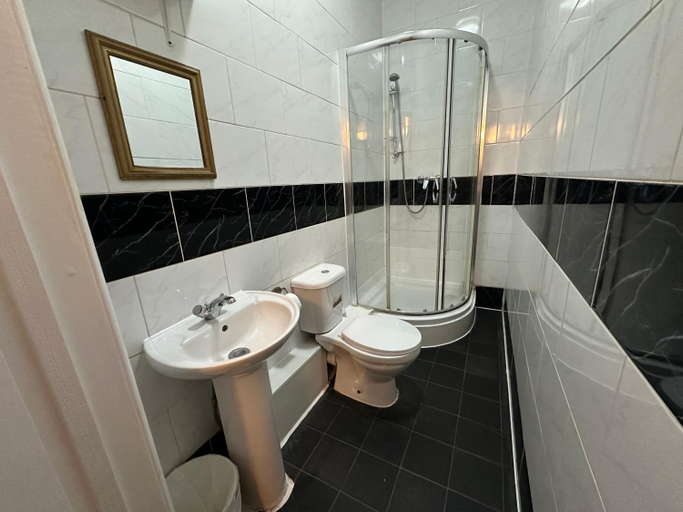 Bathroom 3, Hartley Hotel, London