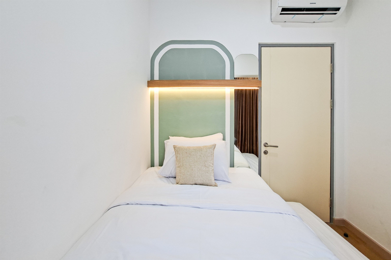 Bedroom 5, Modern 3BR Apartment with Chic Style at M-Town Residence By Travelio, Tangerang