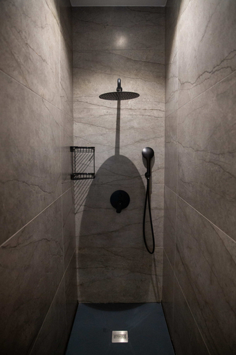 Bathroom 4, Pebbles Resort, Saint Paul's Bay