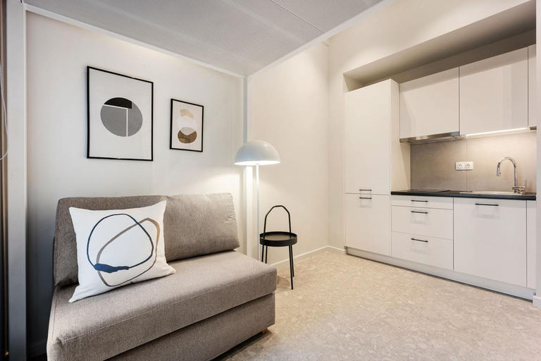 Others 2, Mobee-House, Attica