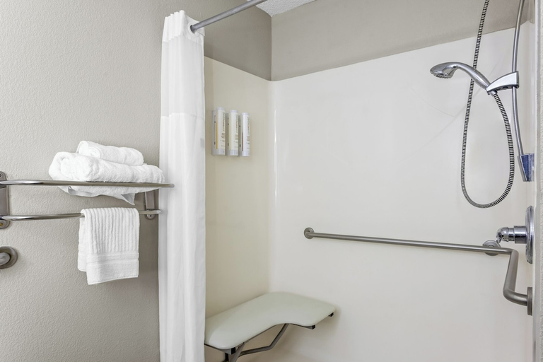 Bathroom 5, Jesup Inn & Suites, Wayne