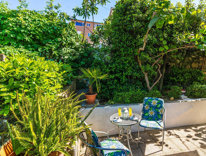 Others 3, Rooms Feme, Trogir