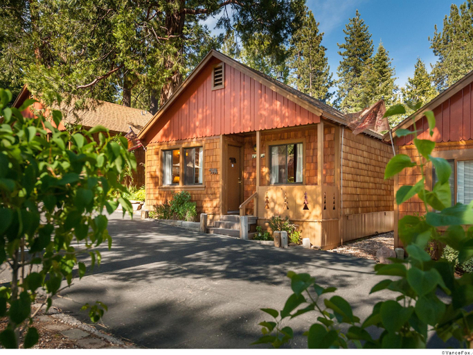 Exterior & Views 1, Cedar Glen Lodge, Placer