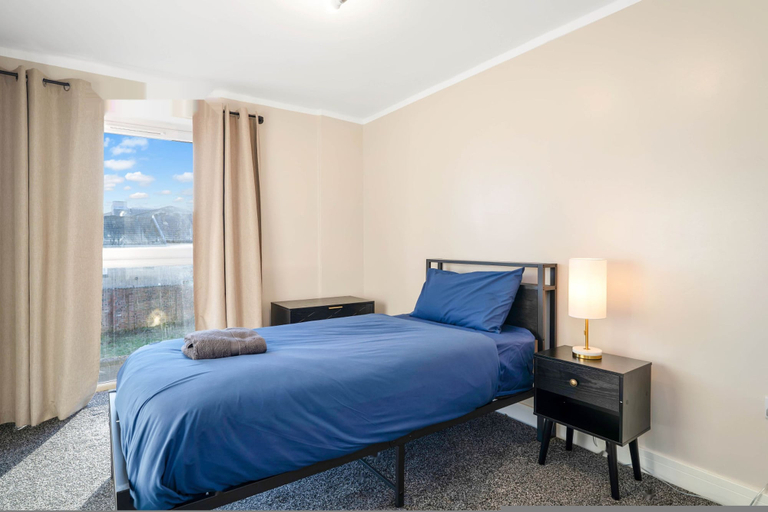 Room 5, Spacious 4BR City Centre Apartment Dundee, Dundee