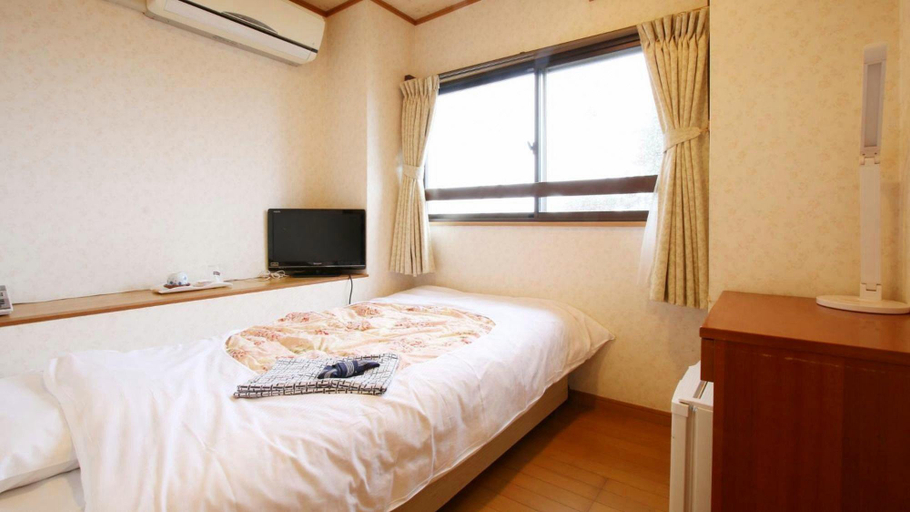 Bedroom 3, Business Hotel Furusato, Ibusuki
