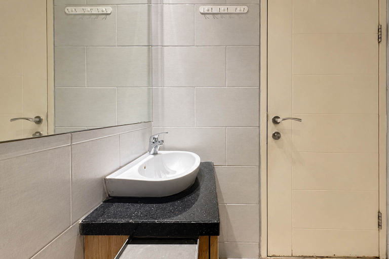 Bathroom 2, Cityscape Studio at Apartment Benson Supermall Mansion By Travelio, Surabaya