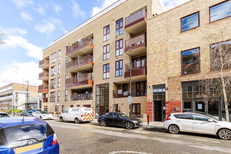 Exterior & Views 2, City View Spacious 2 Bedroom Penthouse, London