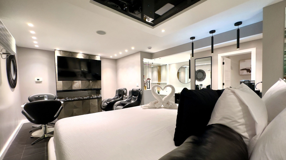 Bedroom 3, Sybaris Pool Suites, Dupage