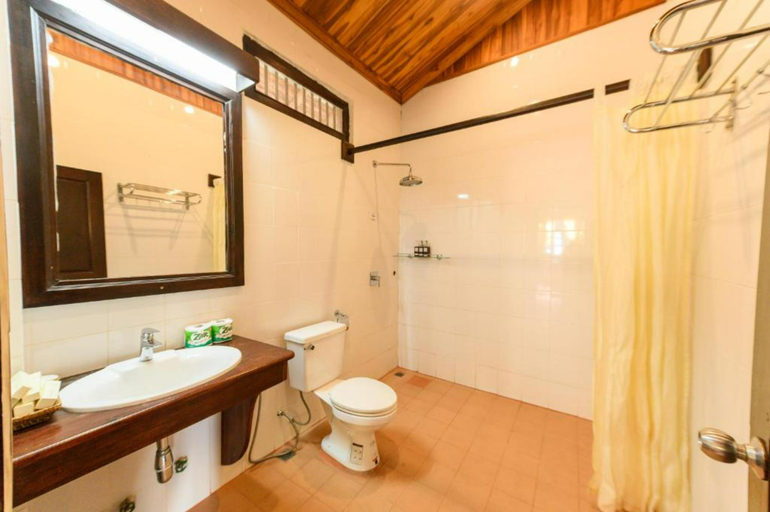 Bathroom 5, Treasure Heritage Hotel, Luang Prabang