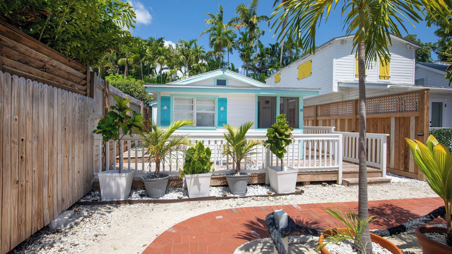 Interior 2, The Grinnell Cottage by Avantstay Shared Pool + Backyard Lounge Charming Cottage Steps to Waterfront Dining, Monroe