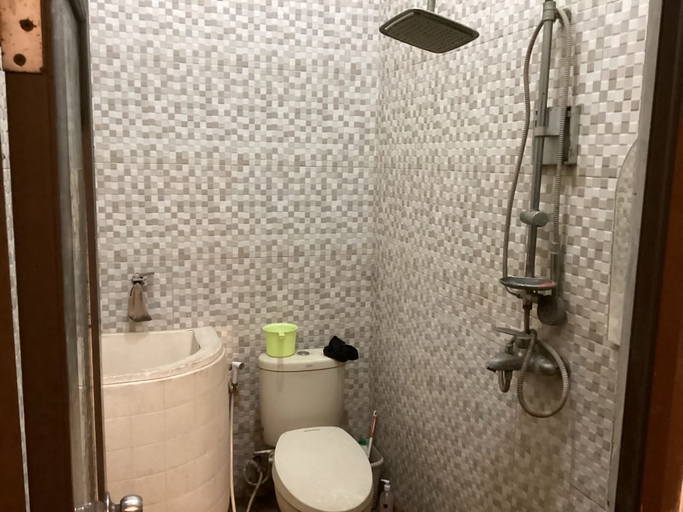 Bathroom, Astari Garden Managed by Sole Group, Jember