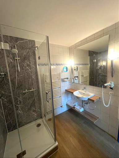 Bathroom 4, Sporthotel Middelpunkt, Aurich