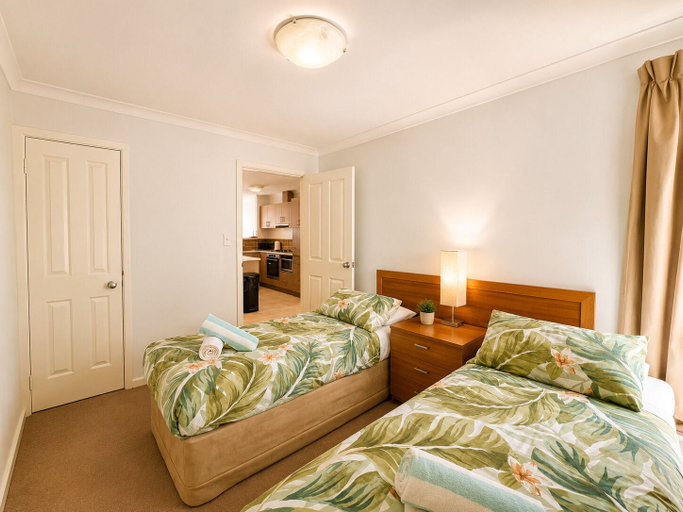 Others 4, Sea Breeze, Busselton