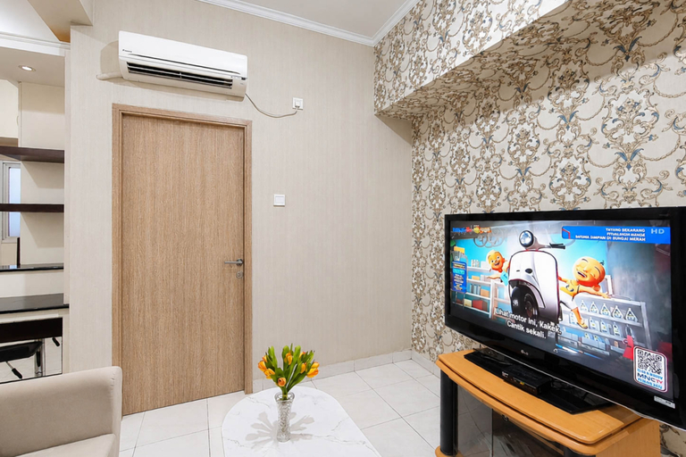 Living Room 4, Serene 2BR Apartment Newton Residence Bandung By Travelio, Bandung
