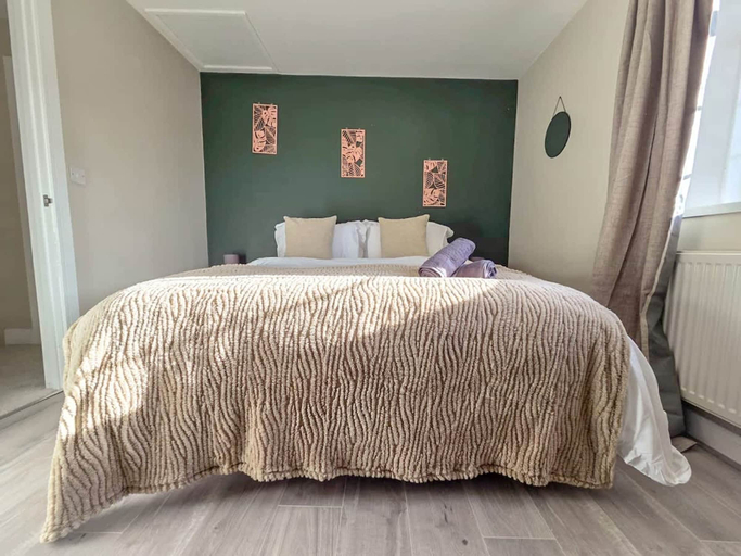 Room 3, Perfect Booking 2 Bed Home in Merthyr Tydfil, Merthyr Tydfil