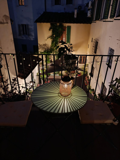 Others 2, Lo studio nel borgo, Florence