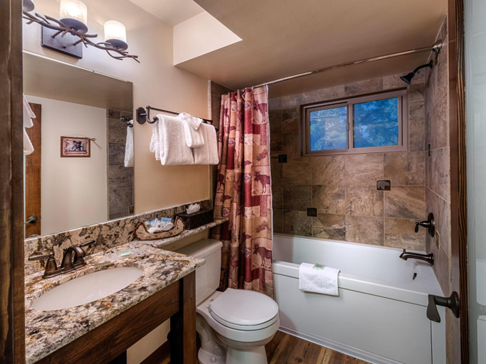Bathroom 3, Cedar Glen Lodge, Placer