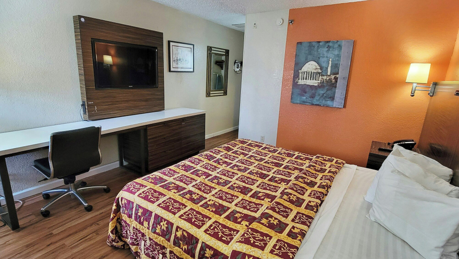 Bedroom 3, Studios & Suites 4 Less Charlotte, Mecklenburg