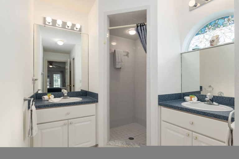 Room 3, Villa Prins Two Spacious Primary Bedrooms Ensuites, Citrus