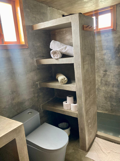 Bathroom 3, Onda Hostel, Puerto López