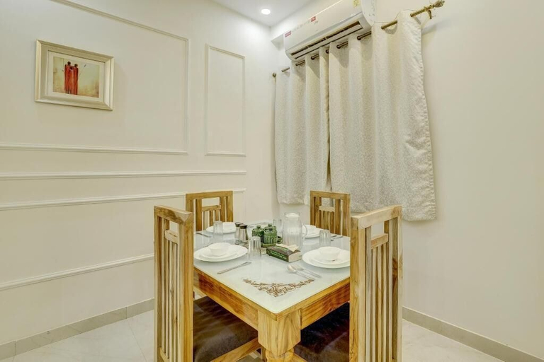 Dining, Alaya Stays Freesia 3BHK Apartment, Gautam Buddha Nagar