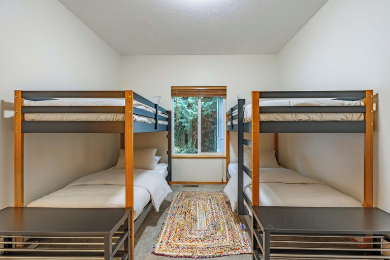 Interior 1, Slope View, Hood River