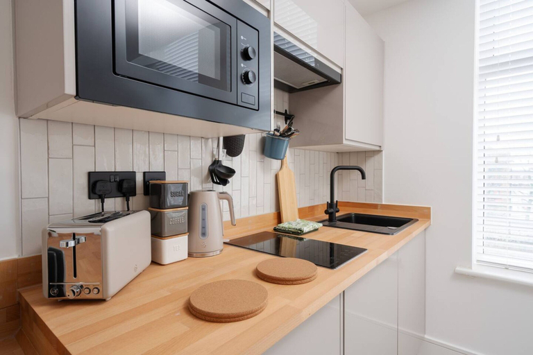 Room 5, Hideaway W M Sofa Bed Kitchenette Parking, Sefton